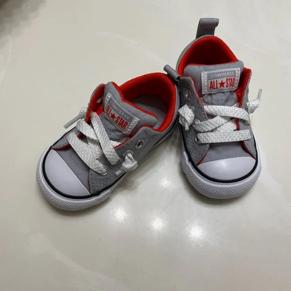 NEW Converse toddler Gray and Red Chucks All Star Shoes/New never Worn/Tot SZ 4 - Picture 4 of 11